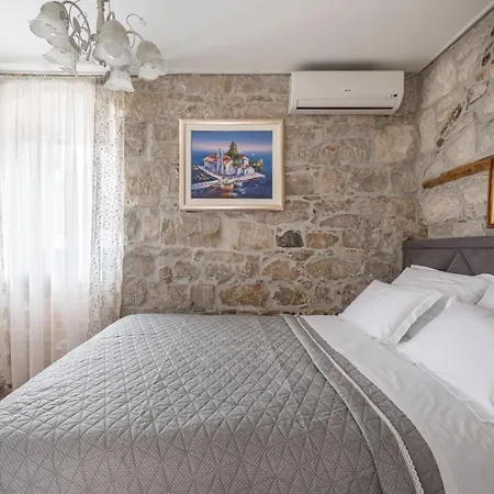 Apartments&rooms Petra 3*