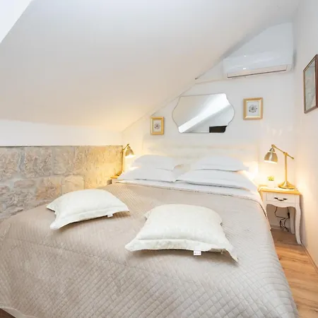 Apartments&rooms Petra 3*