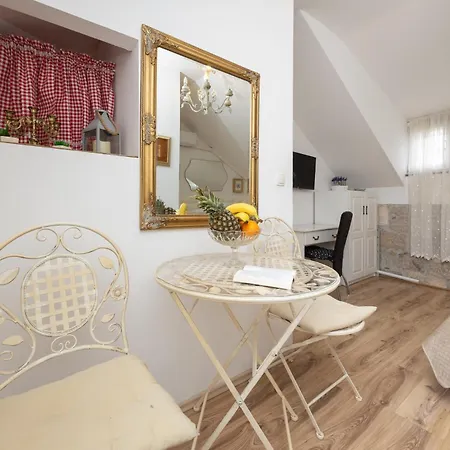 Apartments&rooms Petra 3*